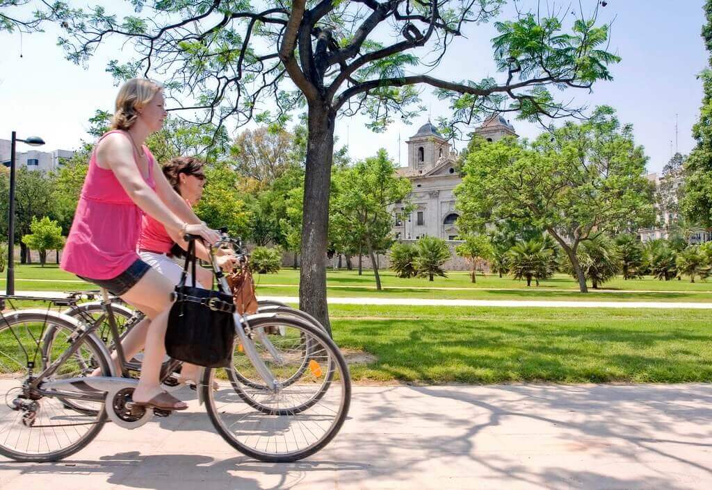 A bike ride through the Turia Gardens