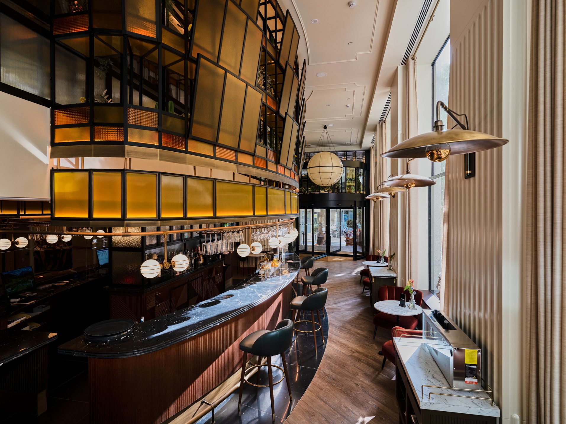 Discover Valencia's top cocktail bars with this helpful guide.